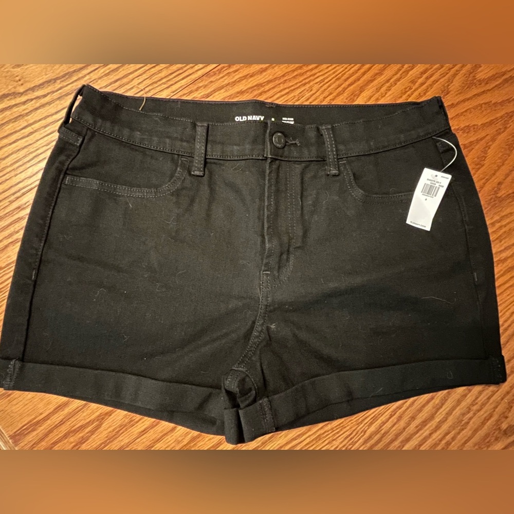 Old Navy Women's Mid Rise Black Jean Shorts size 8 NWT